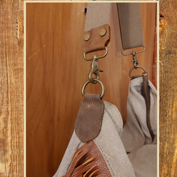 🌼🌼🌼Jesslyn Blake Hobo Canvas Bag🌼🌼🌼 - Picture 3 of 4